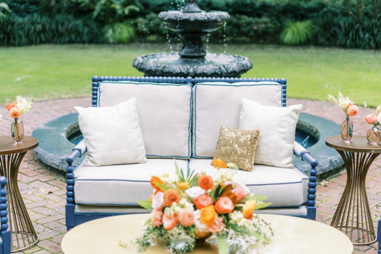 Shiloh Spindle Loveseat – Custom Paint frame | Rental Shiloh Spindle Loveseat – Custom Paint frame | Rental